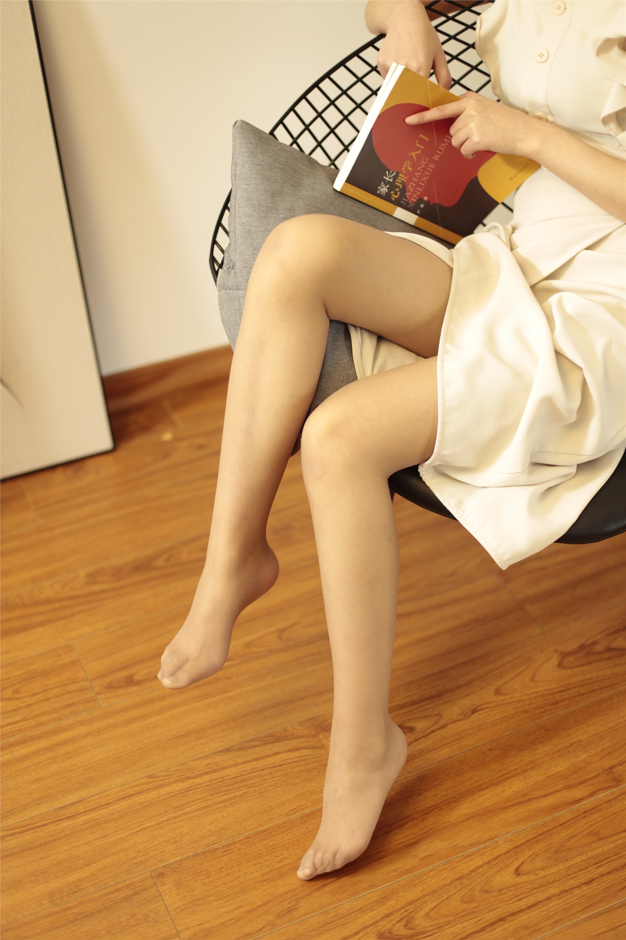 奈丝写真 NO.009 成希-你是选择看书还是看我？